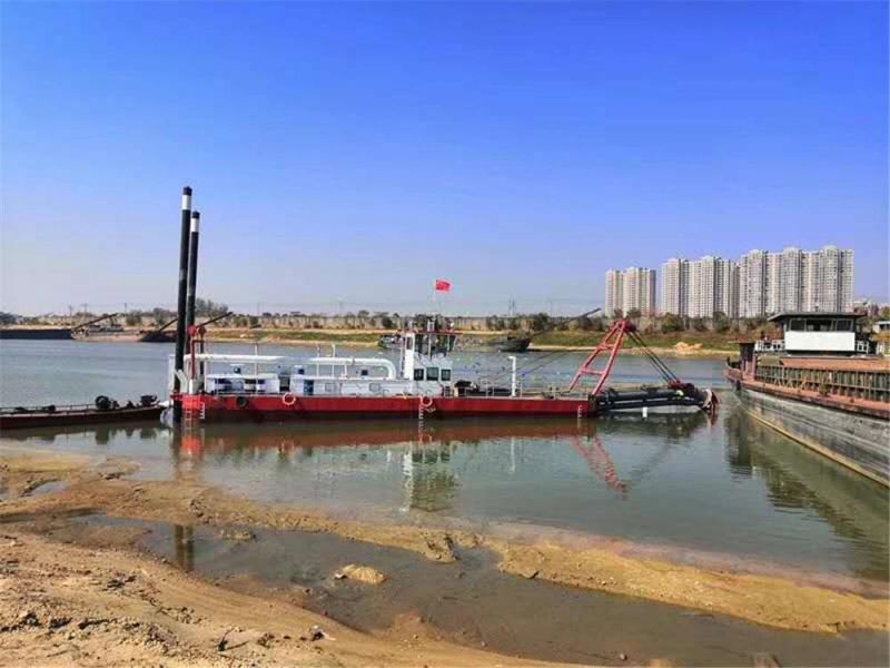 Lake Sediment Cleaning Sand Pumping Boat Cutter Suction Dredger Machine