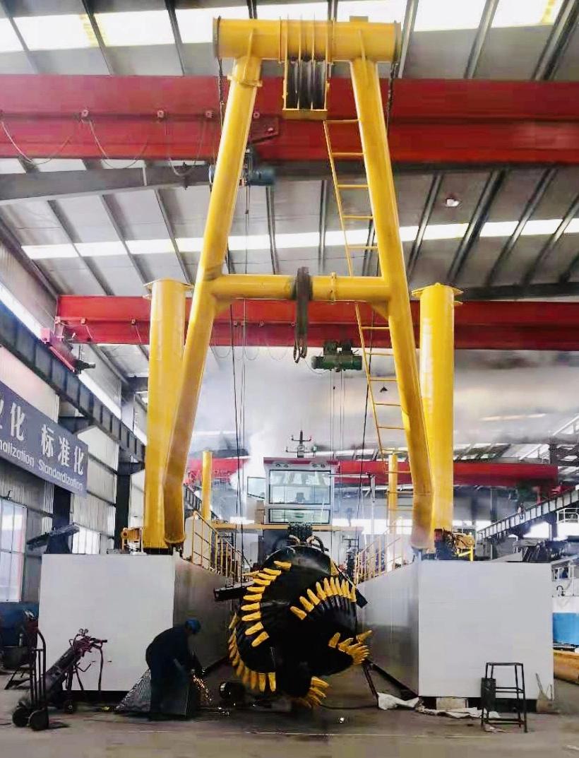 CSD500 Dredger Equipped with Spuds Tilting System