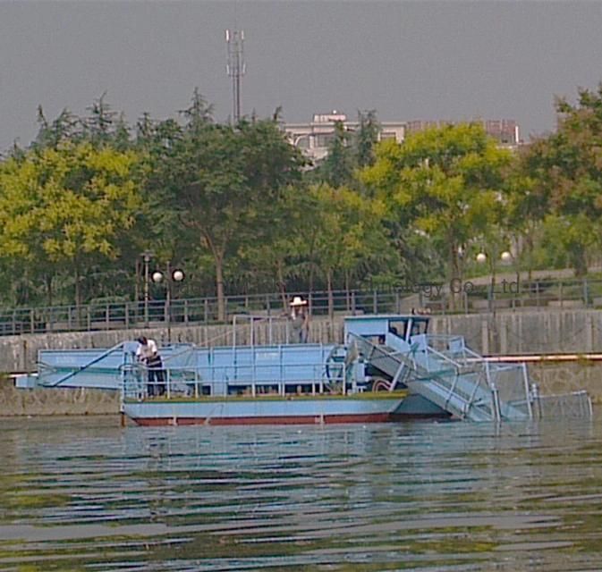 Cheap Aquatic Weed Harvester/Garbage Salvage Ship/ River Cleaning Machinery