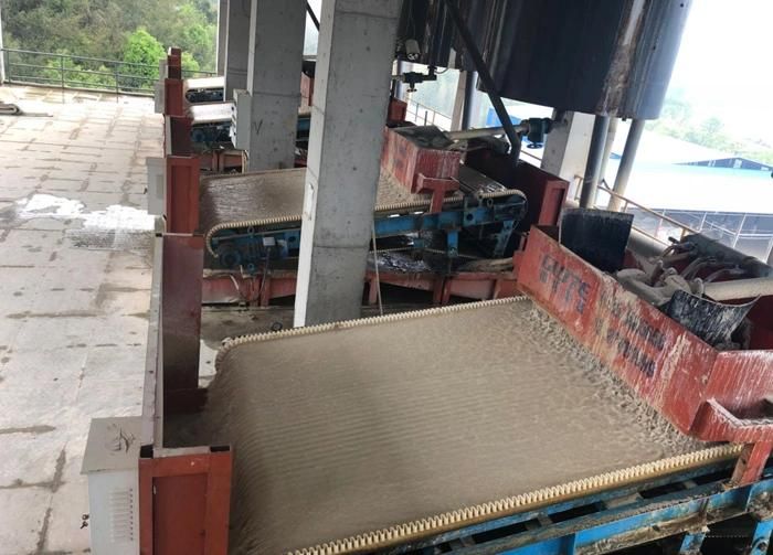 Flat Magnetic Separator with High Field Intensity for Silica Sand