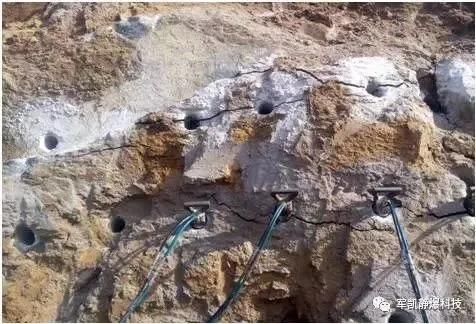Piston Rock Splitter Equipemt in Quarry