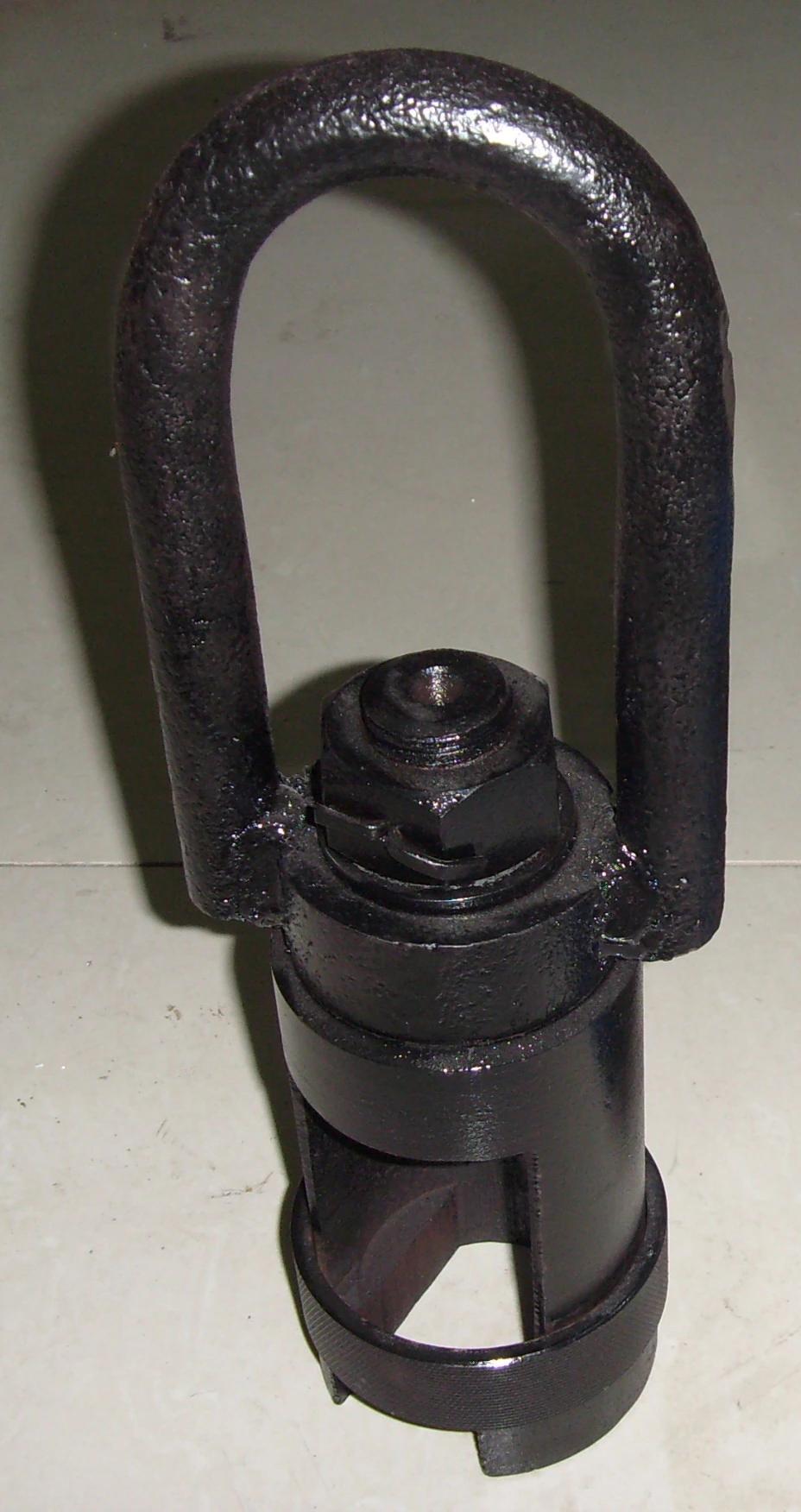 Borehole Hoist Plugs & Lifting Swivels