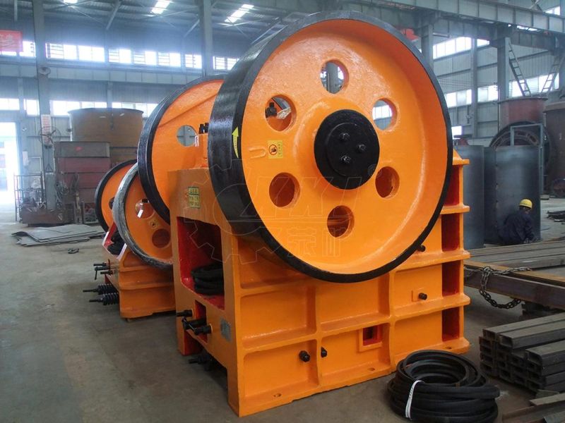 Stone Crushing Machine Plant Track Mobile Stone Jaw Crusher